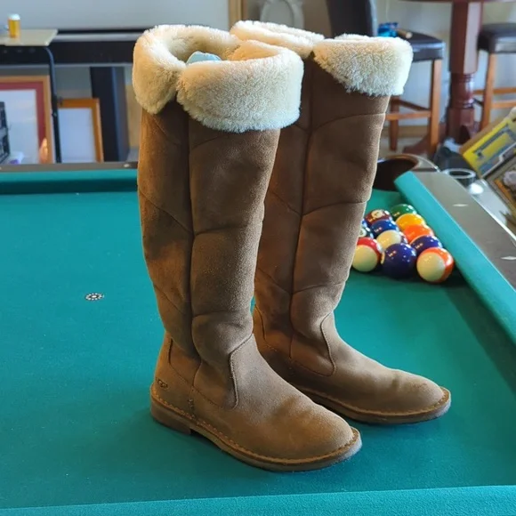 Fantastic, tall, UGGs size6 Tan      Make An Offer - Picture 5 of 7